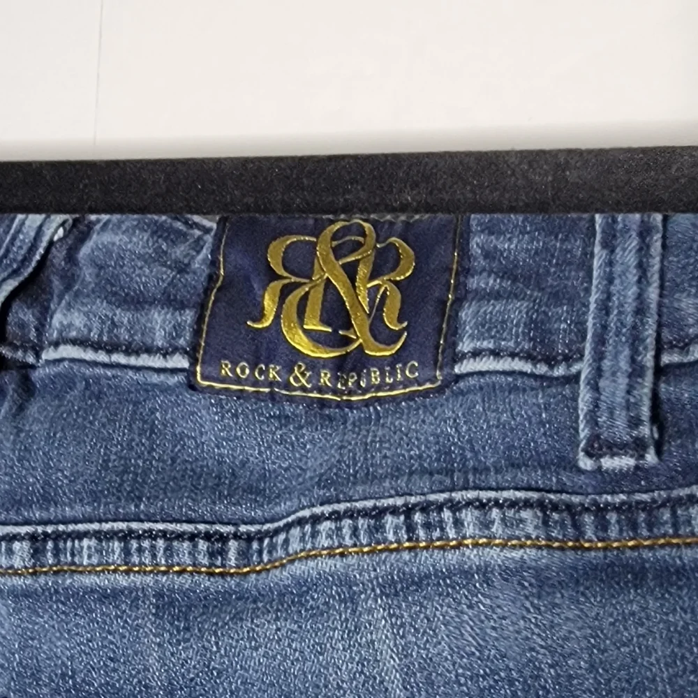 Rock & Republic Bootcut Jeans Rhinestone Wing Pockets Size 32